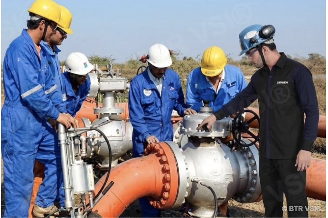 BTR VSI field team servicing a pipeline valve on site with injection equipment connected